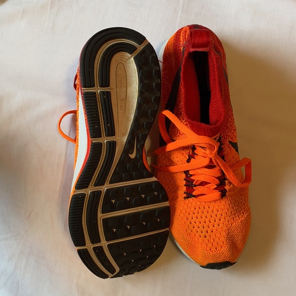 Nike Zoom Sneakers -  Women’s Size 6 - Picture 4 of 4